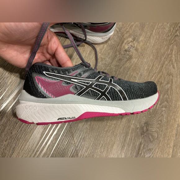 ASICS GT-2000 10 - Picture 3 of 9